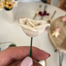 Rosa Blanca de Cerámica